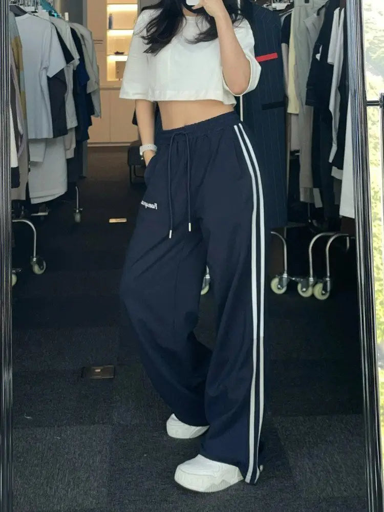 Track pants baggy