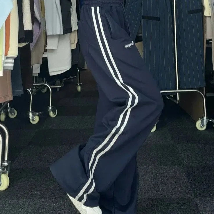 Track pants baggy